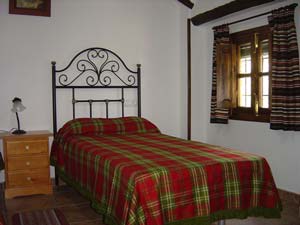Dormitorio con camas individuales